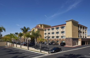 Отель Holiday Inn Express San Diego South - National City, an IHG Hotel  Наешнл Сити
